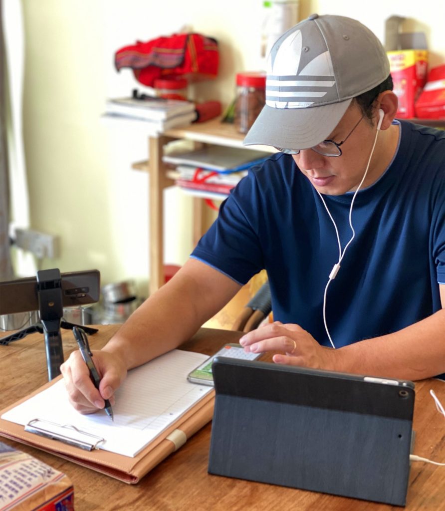 老蕭在MCO期間運用科技進行理財規劃服務，展現斜槓青年的適應力與數位轉型