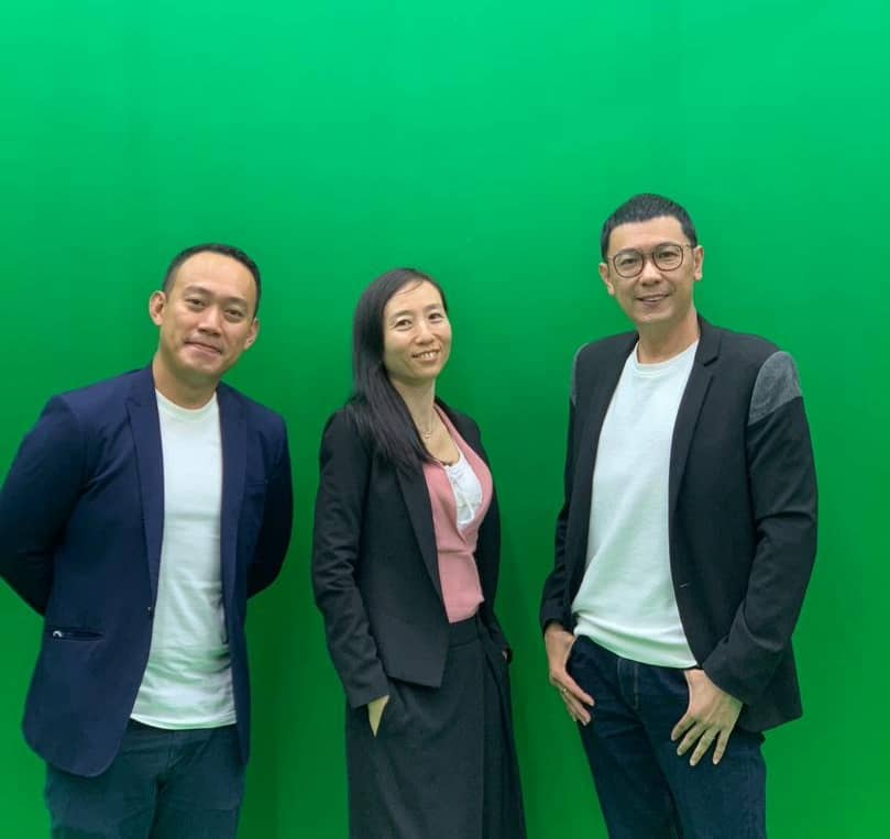 理財老司機老蕭與大眾信託基金 (Public Mutual) 已故資深導師黃春梅及主持人西門於節目錄影合影