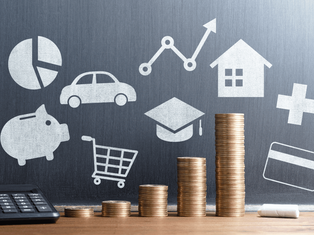 每個人都有不同的理財目標與投資動機，隨著基金顧問這斜槓職涯的開拓，老蕭能夠相對應地調整投資服務及產品，經由細心地詢問、聆聽，與分享，協助客戶找出最佳方案，客戶滿意，顧問也開心