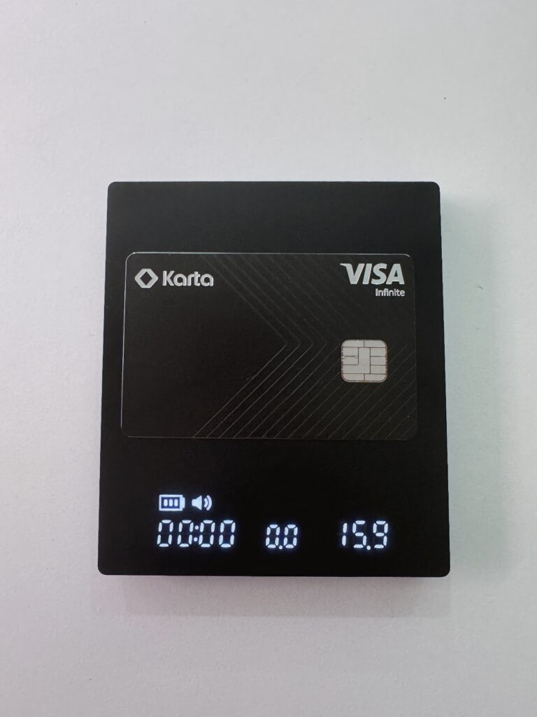 IMG_7610 老蕭實際稱重 Karta Visa Infinite 為 15.9g